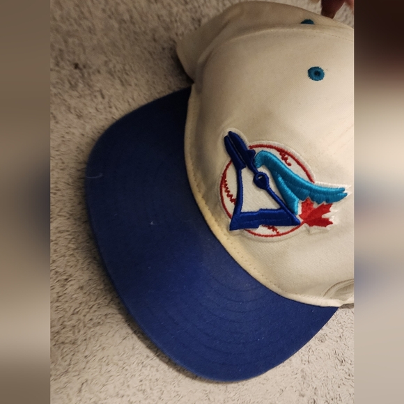Blue Jay's hat - Picture 5 of 5